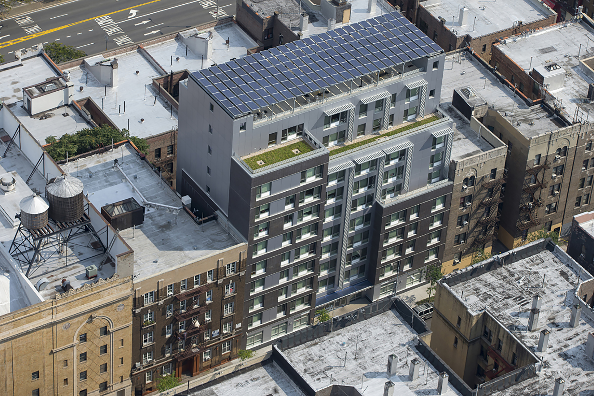 A pergola array on a rooftop on a multifamily apartment building in the Bronx. Photo by Bright Power, Inc. and courtesy of the U.S. Department of Energy. 
